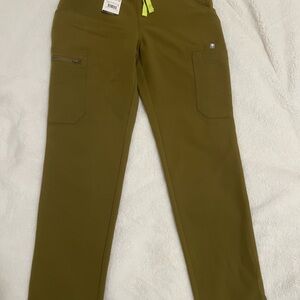Figs Women's Yola Skinny Scrub Pant in Olive Green- XS-Petite